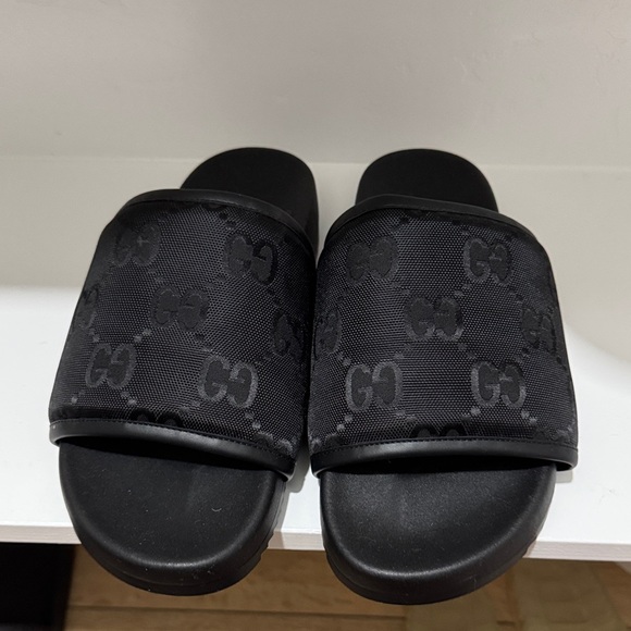 Gucci Black Monogram Slide Sandals - Picture 1 of 3